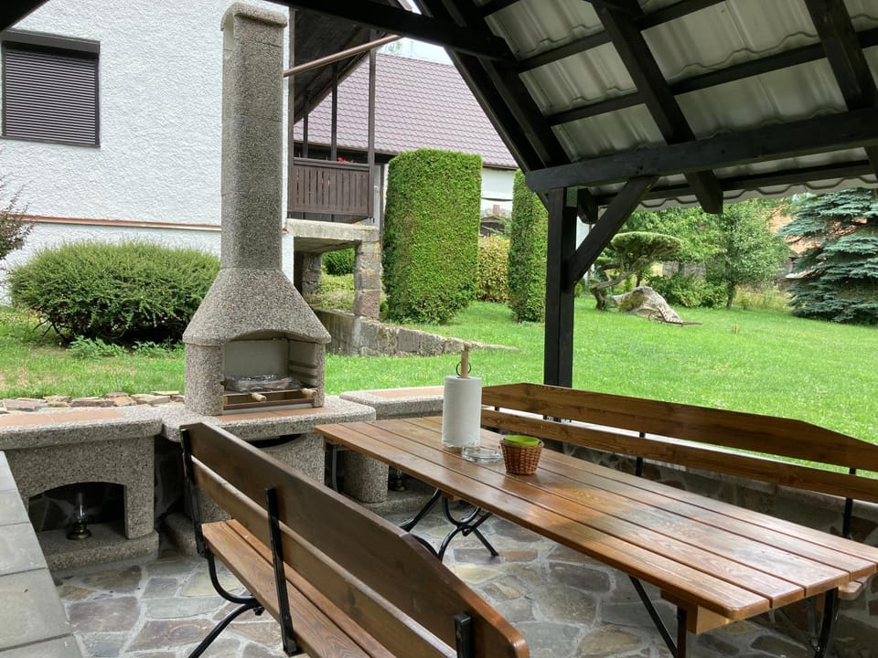 BBQ facilities, Seating area