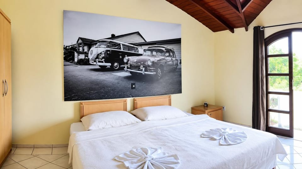 Bed, View (from property/room), Bedroom, Garden view
