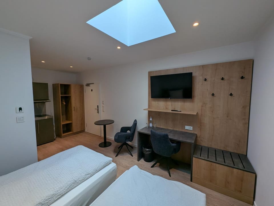 TV and multimedia, Photo of the whole room, Seating area, wardrobe