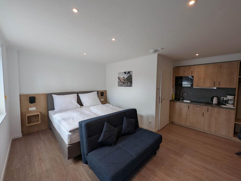 Bed, Kitchen or kitchenette, Photo of the whole room, Bedroom