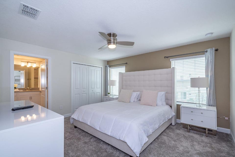 4809AM Townhouse 4 Beds & 3 Baths with Private Pool House in Kissimmee