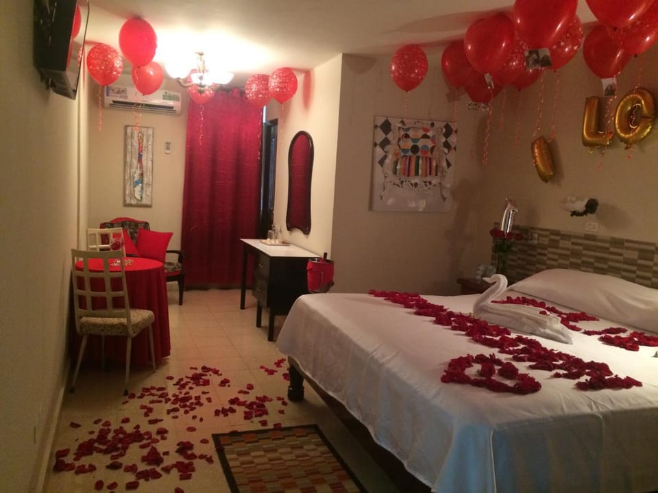 Photo of the whole room, Bedroom