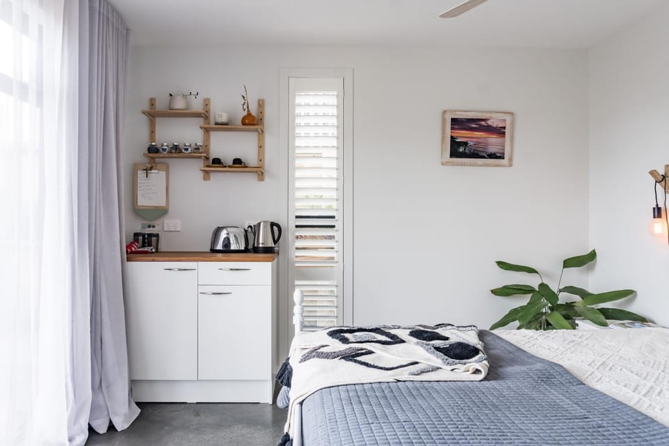 Bed, Kitchen or kitchenette