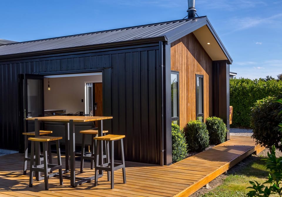 Property building, Patio, Dining area