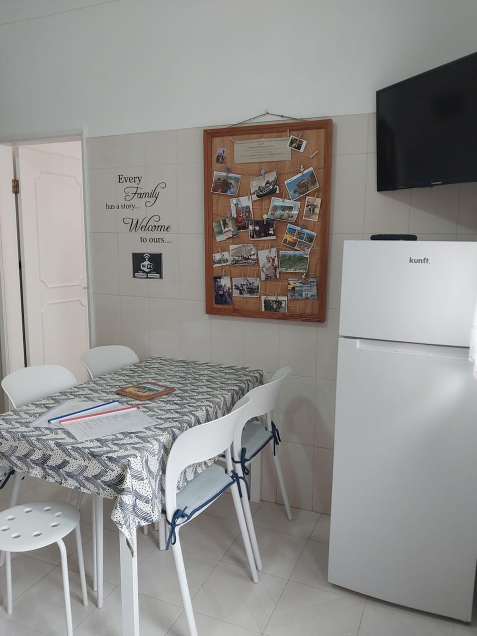 Kitchen or kitchenette, Dining area, kitchen
