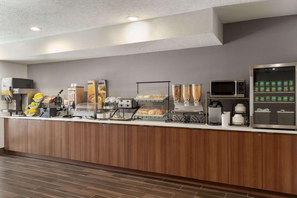 Restaurant/places to eat, Dining area, On site, Breakfast, Continental breakfast