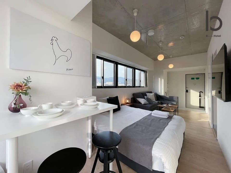 Bed, Seating area