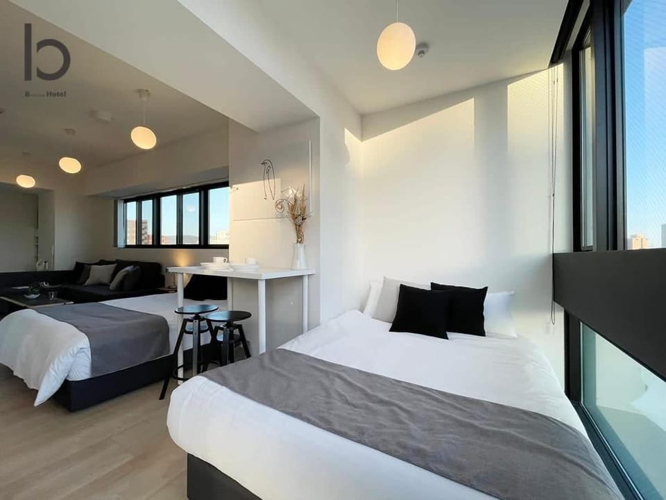 Bed, Seating area