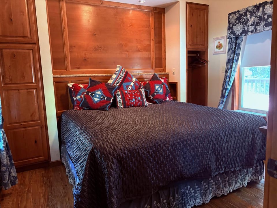 All Seasons Treehouse Village Bed and Breakfast in Eureka Springs