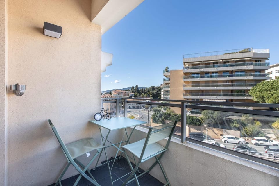 Balcony/Terrace, City view, Street view