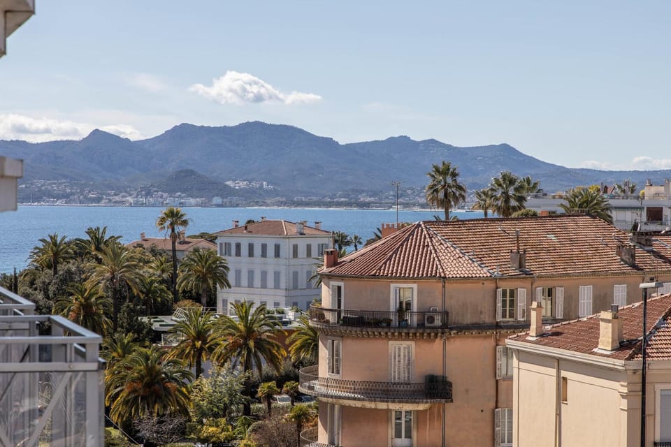 Neighbourhood, Mountain view, Sea view