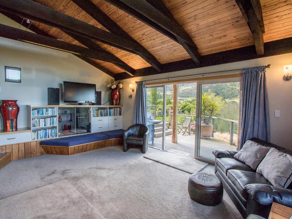 Tasman Hideaway - Marahau Holiday Home House in Mārahau