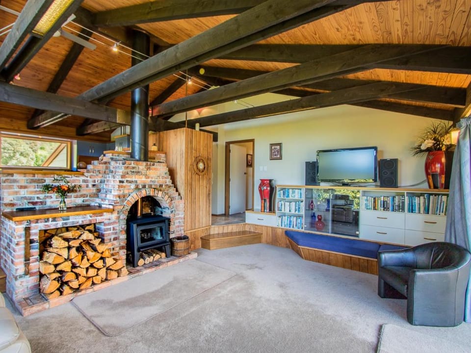 Tasman Hideaway - Marahau Holiday Home House in Mārahau