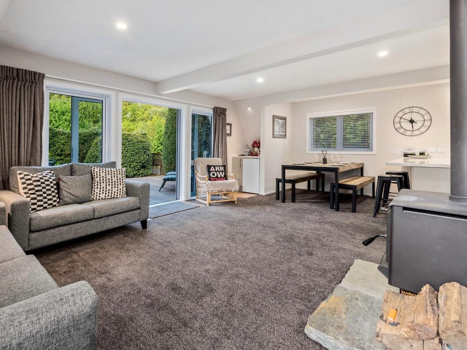 The Hillvue with Spa - Arrowtown Holiday Home House in Arrowtown