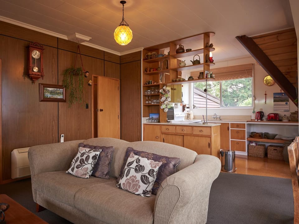 Retro Retreat - Queenstown Holiday Home House in Queenstown