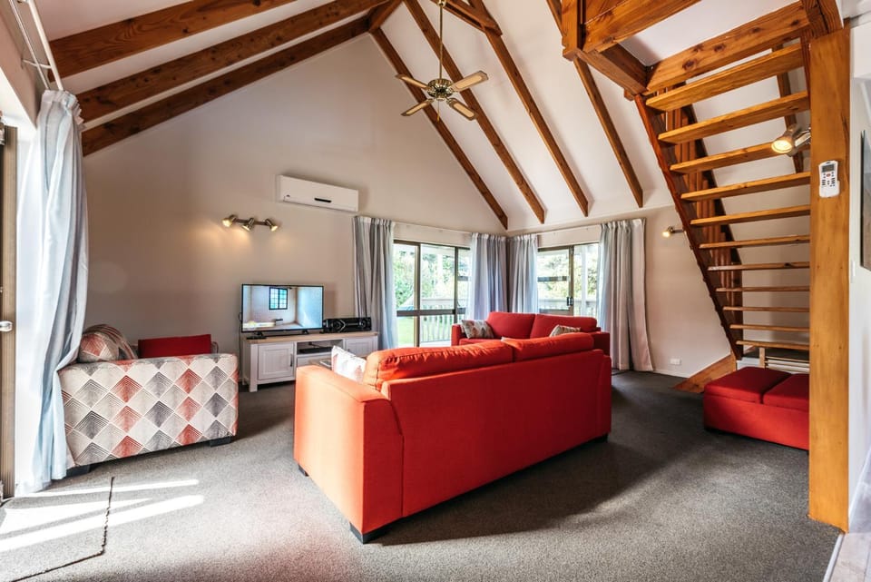 Oneroa Oasis - Oneroa Holiday Home House in Auckland Region