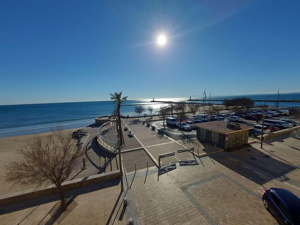 Studio cabine 4 personnes, terrasse, parking, Grau d'Agde - FR-1-423-210 Cabin in Agde