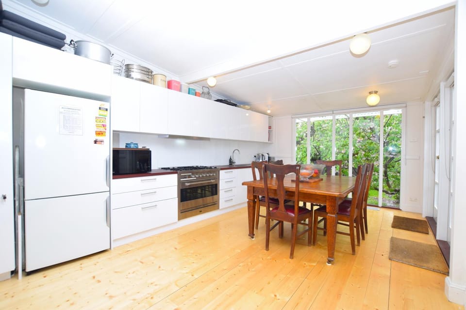 Plum Blossom Cottage House in Katoomba