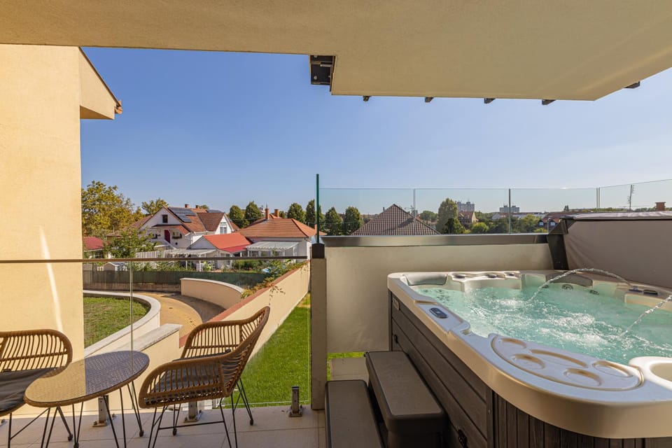 Hot Tub, Balcony/Terrace