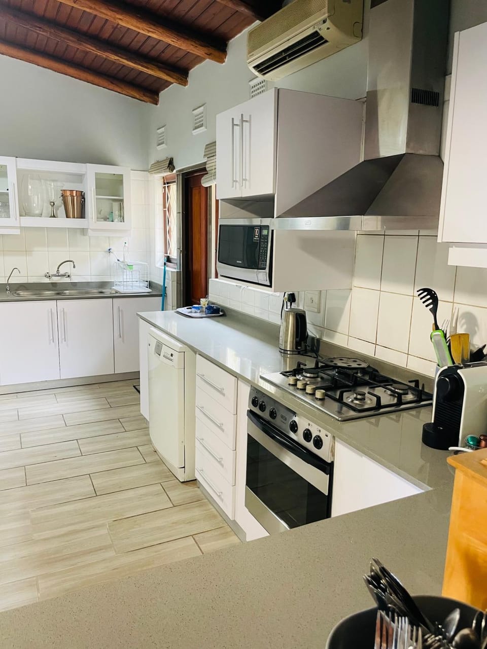 4 Bedroom Beach House on 4th Ave House in KwaZulu-Natal