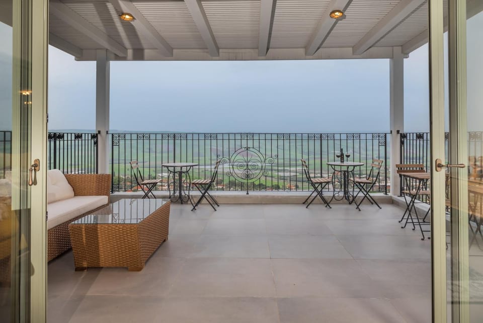 Natural landscape, View (from property/room), Balcony/Terrace