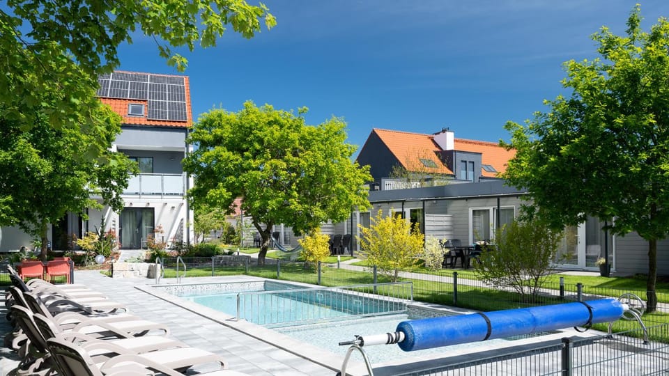 Property building, Garden, Garden view, Swimming pool