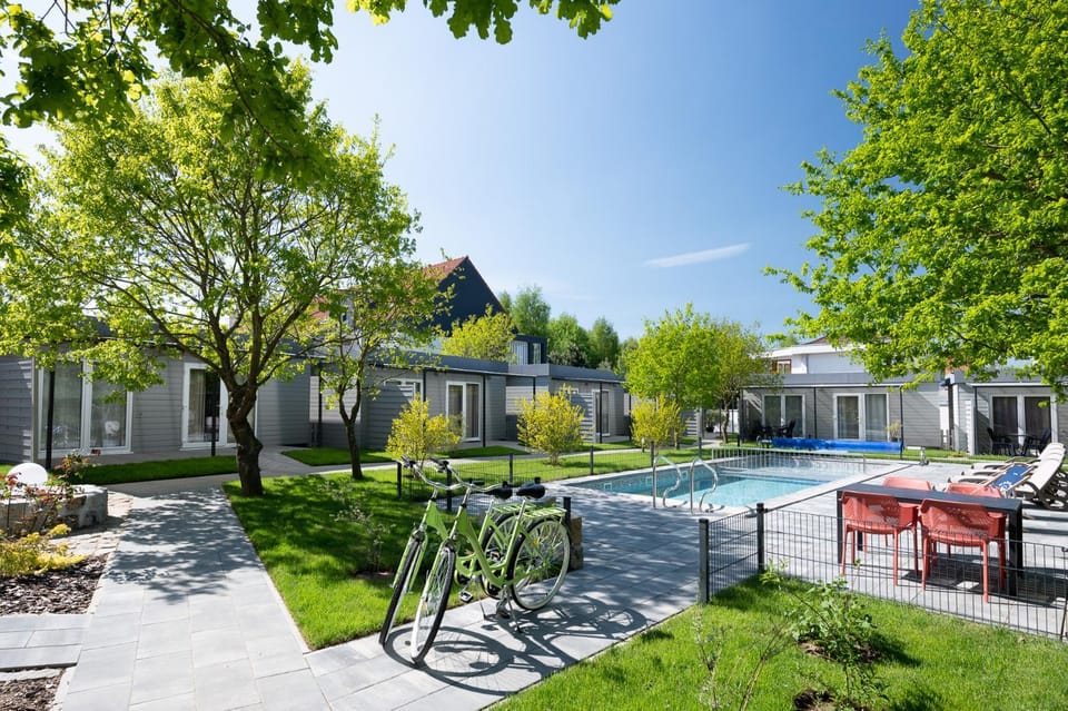 Garden, Swimming pool