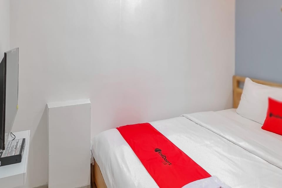 RedDoorz Plus @ Batutulis Bogor Hotel in West Java