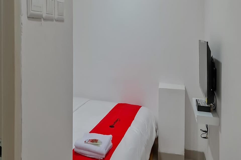 RedDoorz Plus @ Batutulis Bogor Hotel in West Java