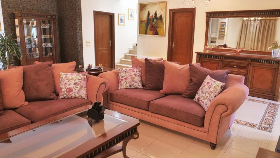 Living room, Seating area