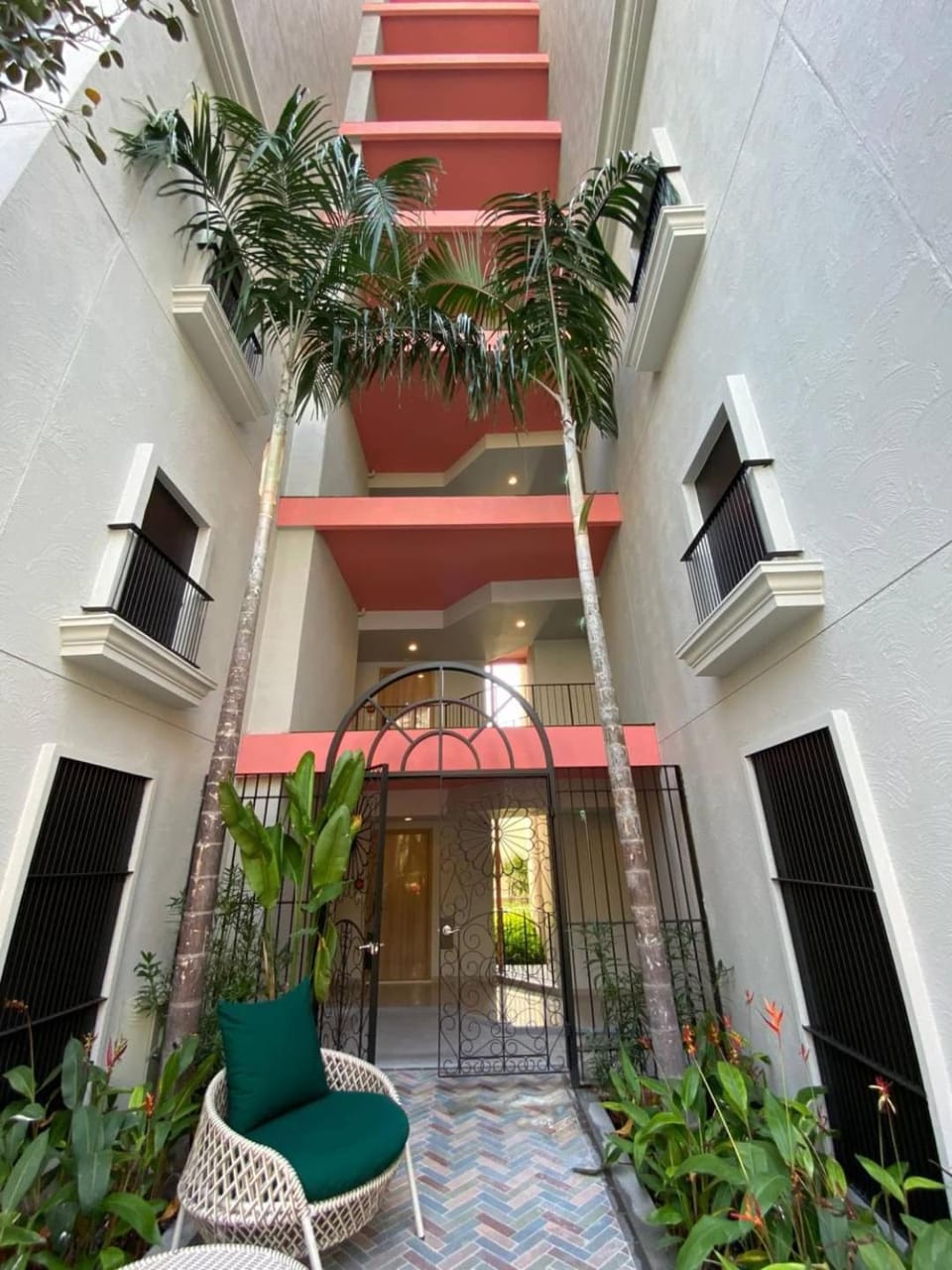 Facade/entrance