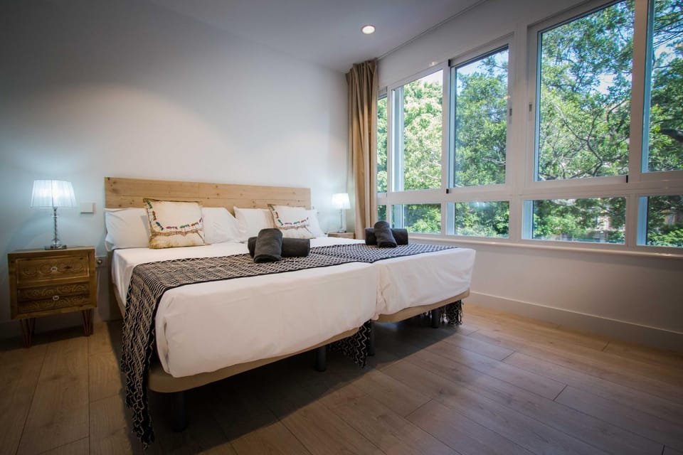 Bed, Photo of the whole room, Bedroom