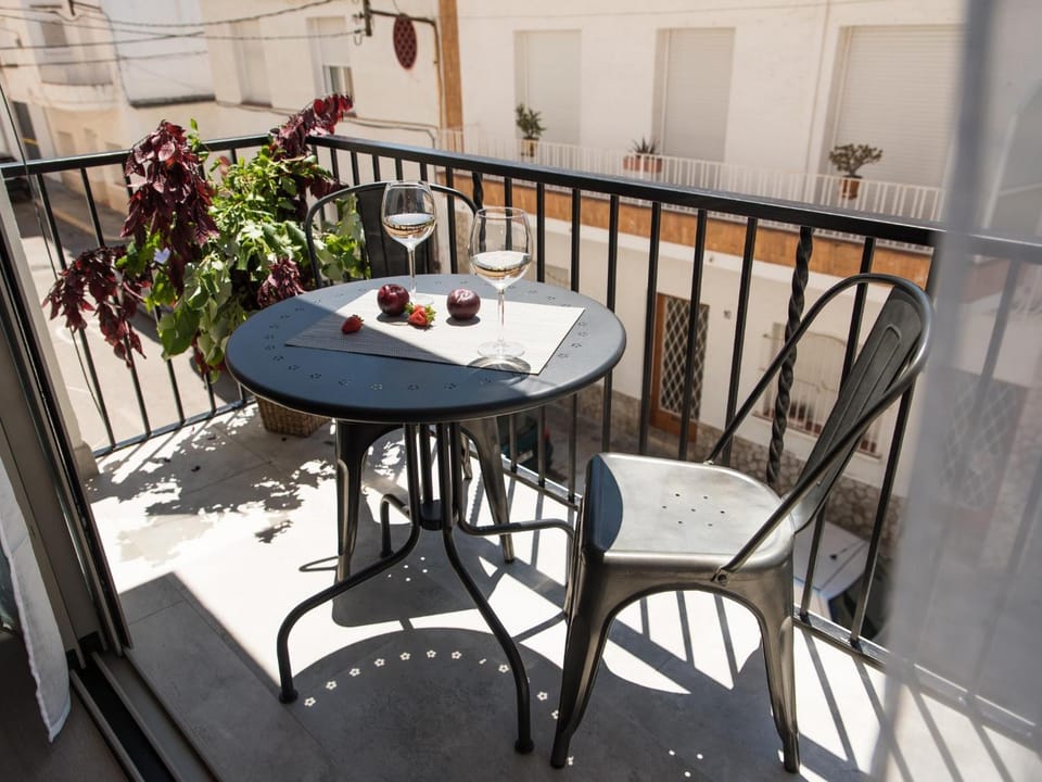 Sitges Spaces Seaside Beach Flat- 4 Bedroom, 2 Bathroom, Terrace, Near Beach Apartment in Sitges
