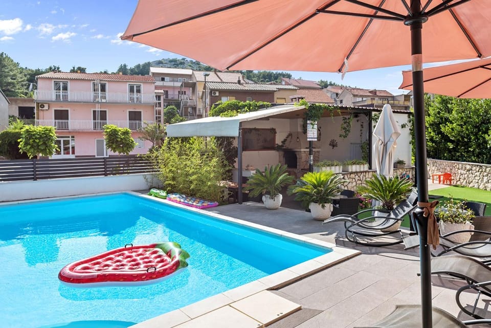 Balcony/Terrace, Swimming pool