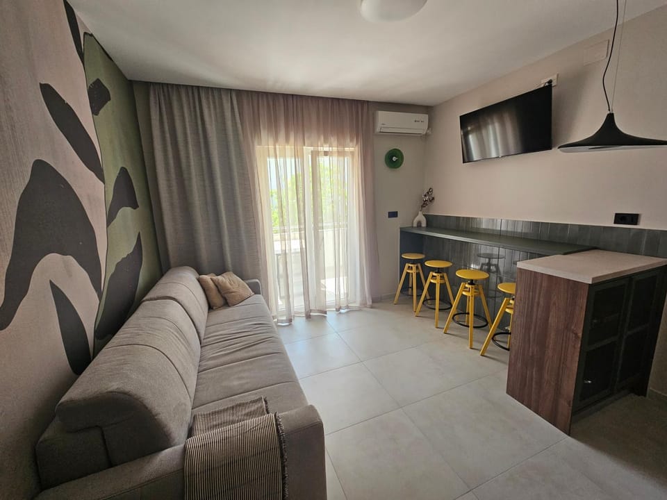 Kitchen or kitchenette, Living room, Dining area