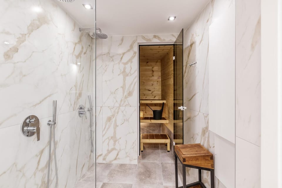 Hot Spring Bath, Bathroom