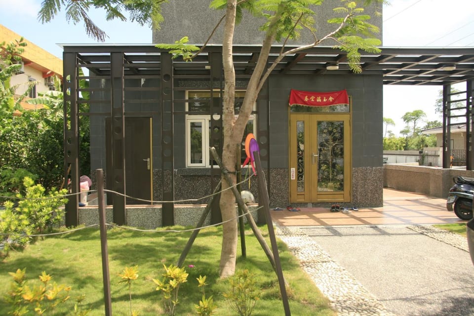 Facade/entrance
