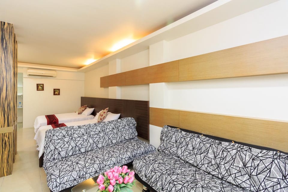 Bed, Living room, Photo of the whole room, Bedroom, bunk bed