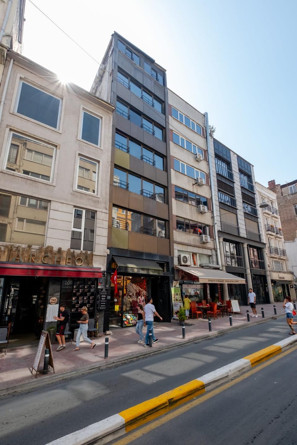 Property building, Facade/entrance, Day, Neighbourhood, Street view