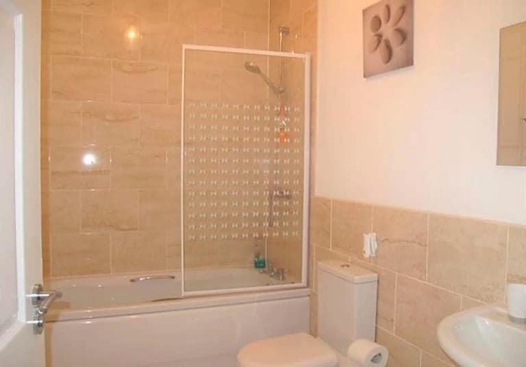 Jubilee House - 4 bedroom central house - bright and spacious, 2 parking spaces House in Filey