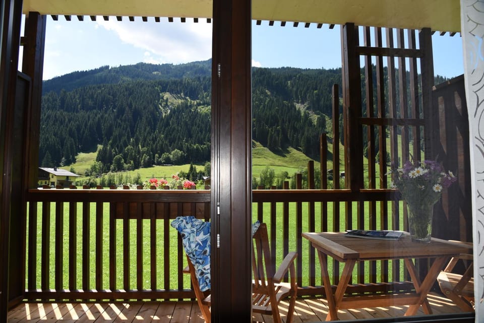Natural landscape, View (from property/room), Balcony/Terrace
