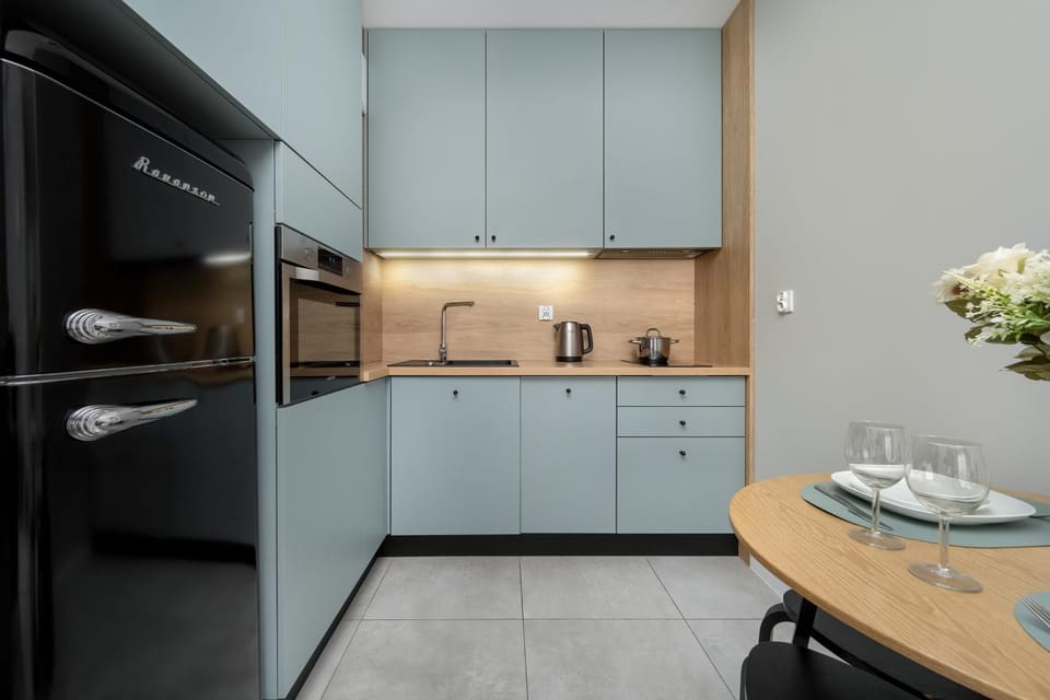 Kitchen or kitchenette, microwave, stove