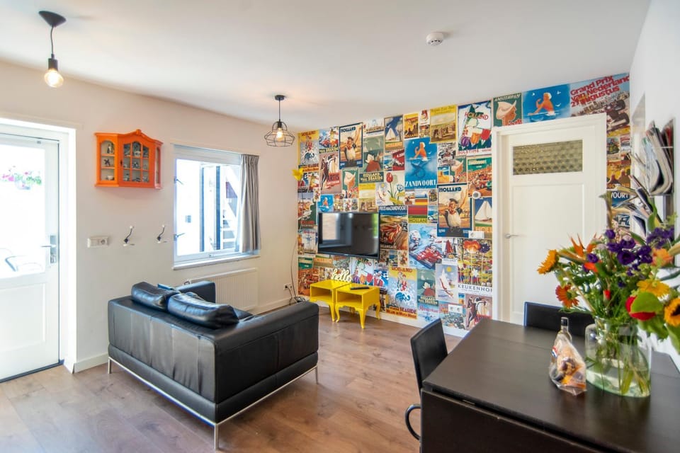Living room, Photo of the whole room