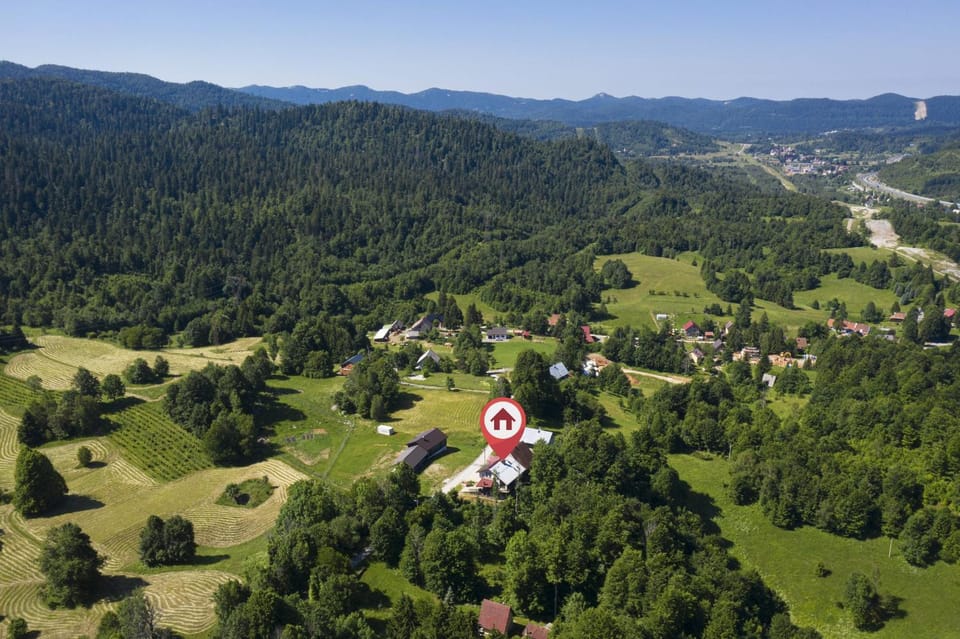 Nearby landmark, Spring, Day, Neighbourhood, Natural landscape, Bird's eye view, Mountain view, Street view