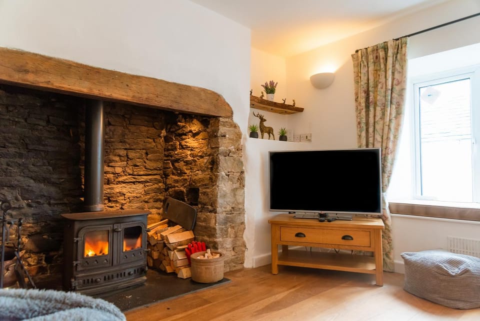 TV and multimedia, Living room, Seating area, flat iron