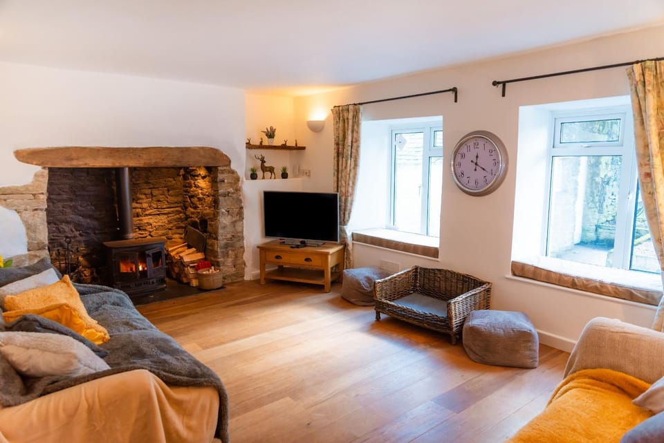 TV and multimedia, Living room, Seating area, flat iron