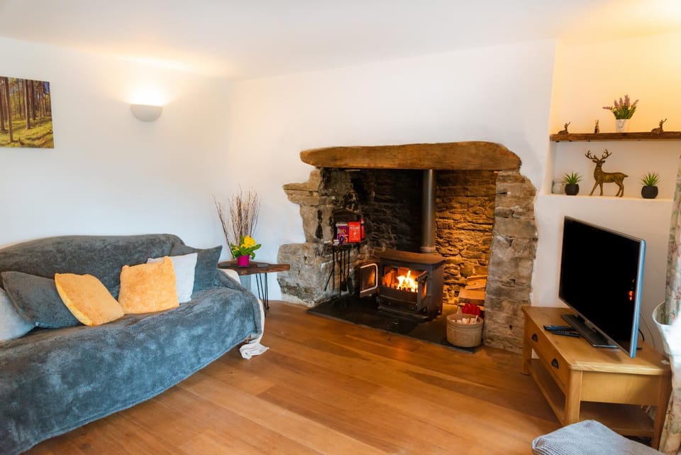 TV and multimedia, Living room, Seating area, flat iron