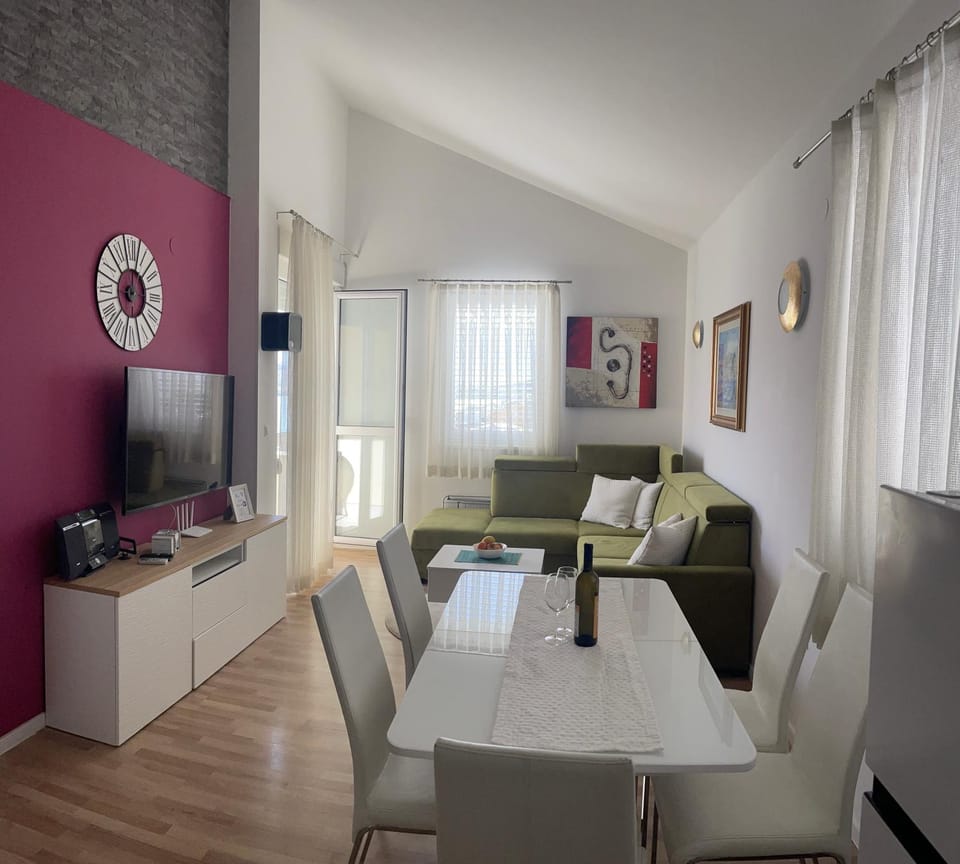 Property building, Restaurant/places to eat