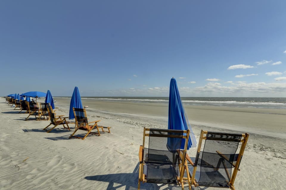 Wonderful luxury condo with great golf views K Bed Beach gear & bike rentals House in Hilton Head Island