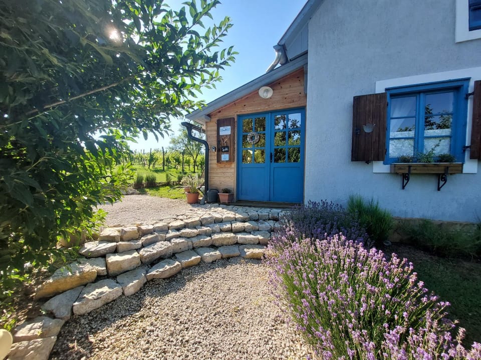 Facade/entrance, Spring